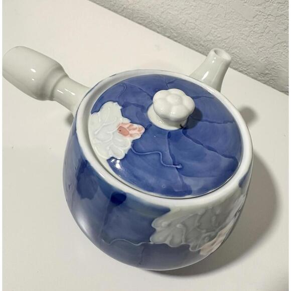 Japanese Aoi Hana Kyusu Teapot Blue Porcelain Teapot with Handle - Picture 9 of 10